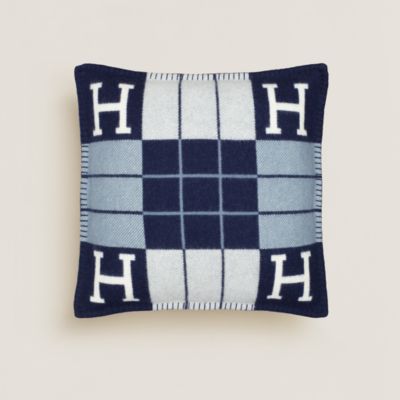 L*7様 ⭐️【全国送料無料】定価13万　HERMES エルメス　クッション　ピ クッション - ホームテキスタイル：プレード、クッション、カシミヤ